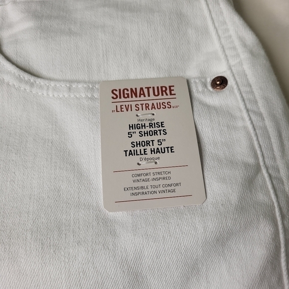 Levi's High Rise Jean Shorts. Plus Size 26W White Denim - Picture 7 of 9